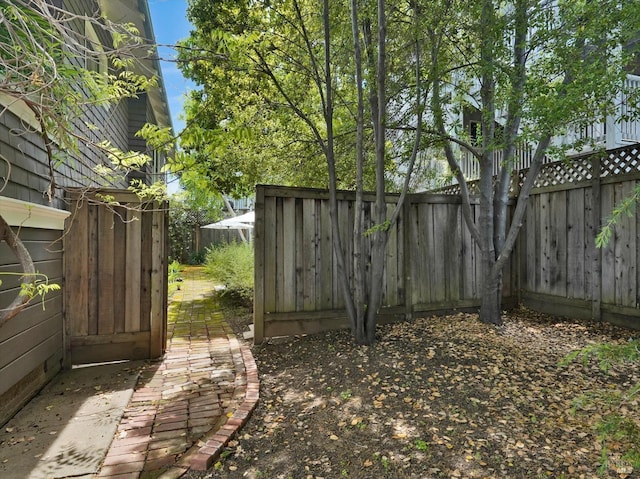1011 Georgia St, Vallejo, CA 94590 - view of yard featuring fence