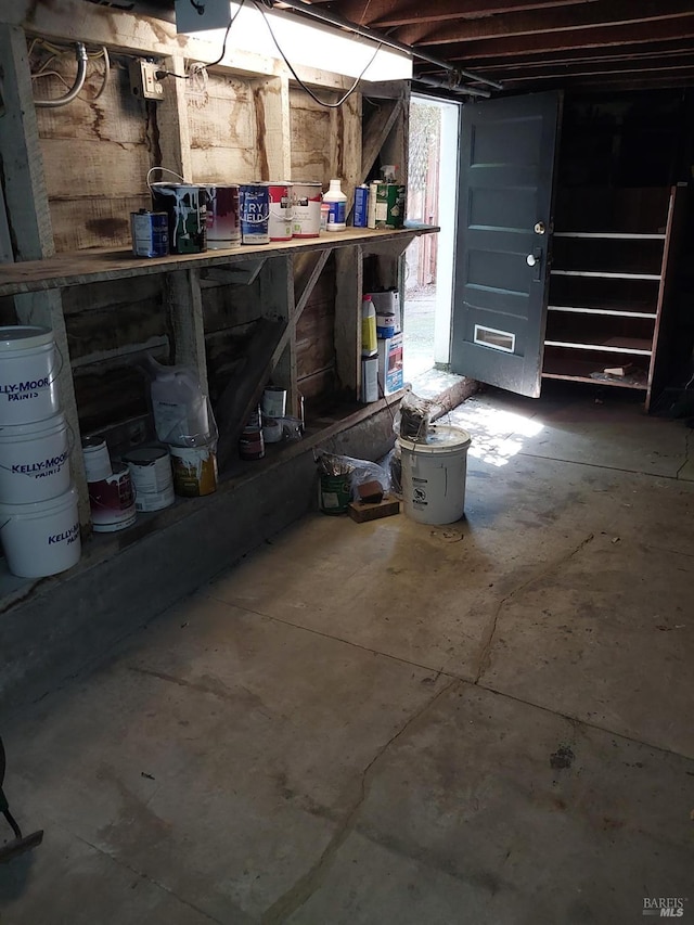 1011 Georgia St, Vallejo, CA 94590 - unfinished basement with a workshop area