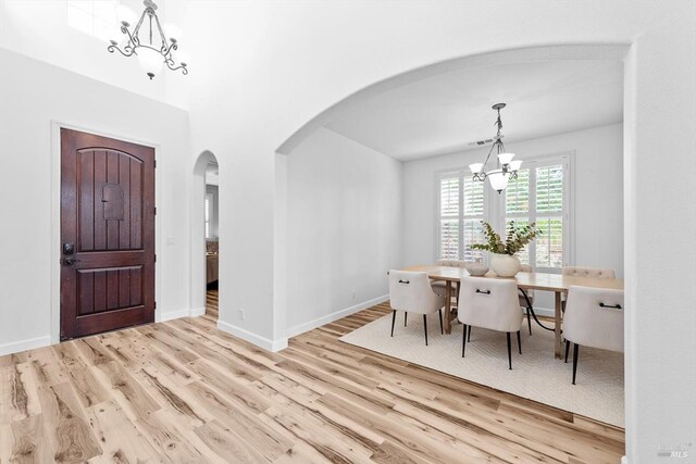 201 Red Pheasant Dr, Vacaville, CA 95687 - foyer entrance with a chandelier, arched walkways, wood finished floors, and baseboards