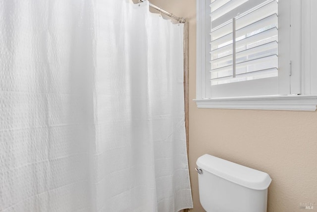 201 Red Pheasant Dr, Vacaville, CA 95687 - bathroom featuring toilet and curtained shower