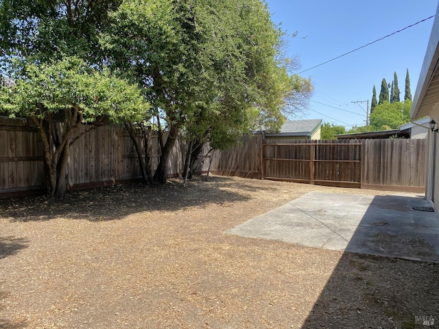 312 Dahlia St, Fairfield, CA 94533 - fenced backyard with a patio area