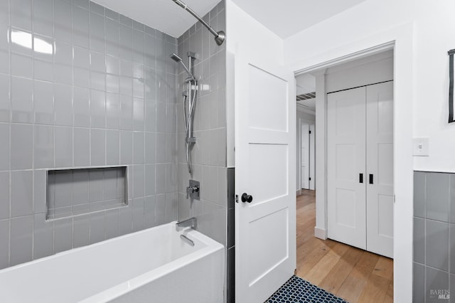 4512 Dry Creek Rd, Napa, CA 94558 - full bathroom featuring wood finished floors and shower / washtub combination