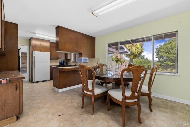 4335 Bodega Ave, Petaluma, CA 95942 - dining room featuring baseboards and light flooring