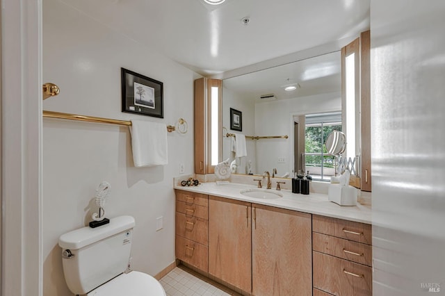 600 Deer Valley Rd Unit 1E, San Rafael, CA 94903 - bathroom with toilet, vanity, and baseboards