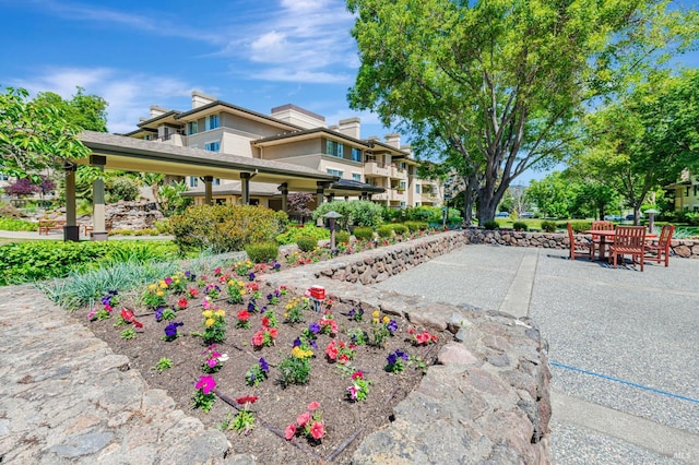 600 Deer Valley Rd Unit 1E, San Rafael, CA 94903 - view of community featuring a patio