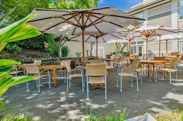 600 Deer Valley Rd Unit 1E, San Rafael, CA 94903 - view of patio featuring outdoor dining area