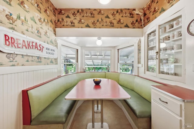 4100 Petrified Forest Rd, Santa Rosa, CA 94515 - dining room with breakfast area and wallpapered walls