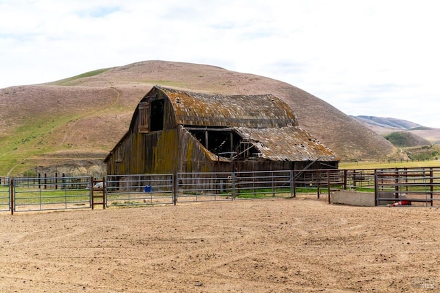 8050 Bitterwater Rd, Shandon, CA 93461 - stable featuring a view of rural / pastoral area and a mountain view
