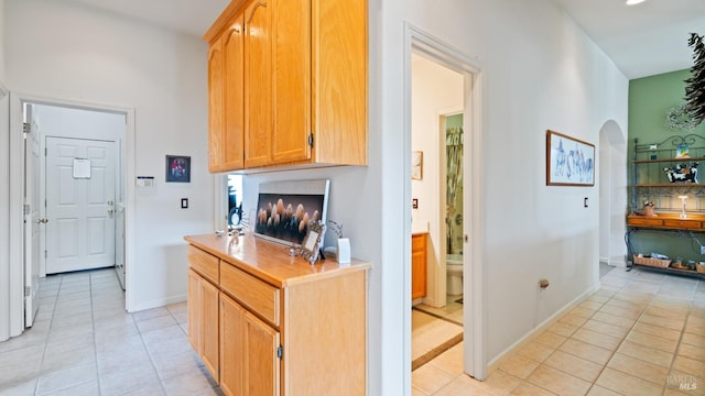 2001 Timberline Ln, Petaluma, CA 94954 - hall featuring light tile patterned flooring, arched walkways, and baseboards