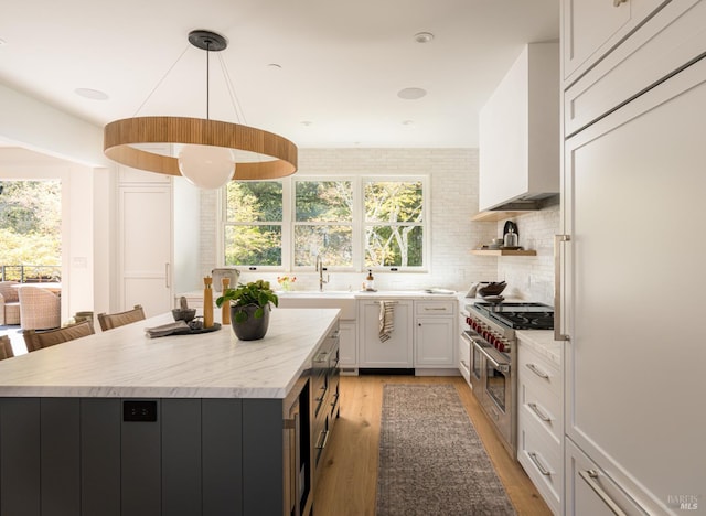 5 Monte Vista Ave, Larkspur, CA 94939 - kitchen with premium appliances, a sink, a kitchen island, decorative backsplash, and light wood-style floors