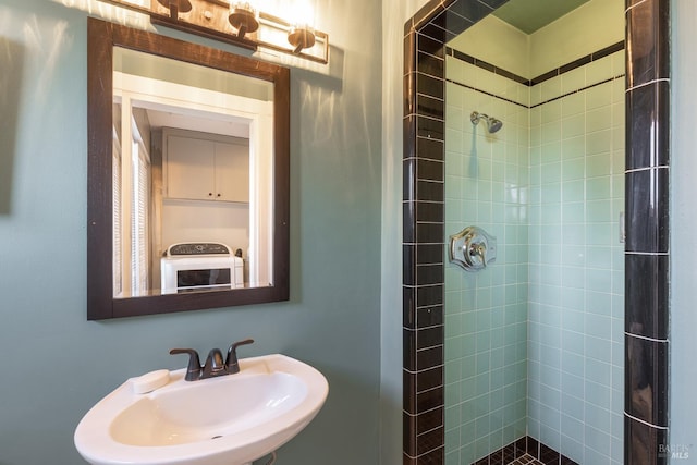10505 Cherry Ridge Rd, Sebastopol, CA 95472 - full bath with a sink, tiled shower, and washer / clothes dryer