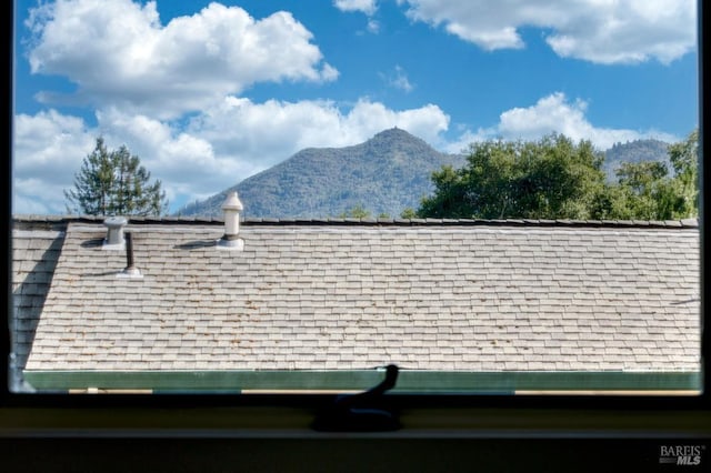 41 Salinas Ave, San Anselmo, CA 94960 - detailed view of a shingled roof and a mountain backdrop