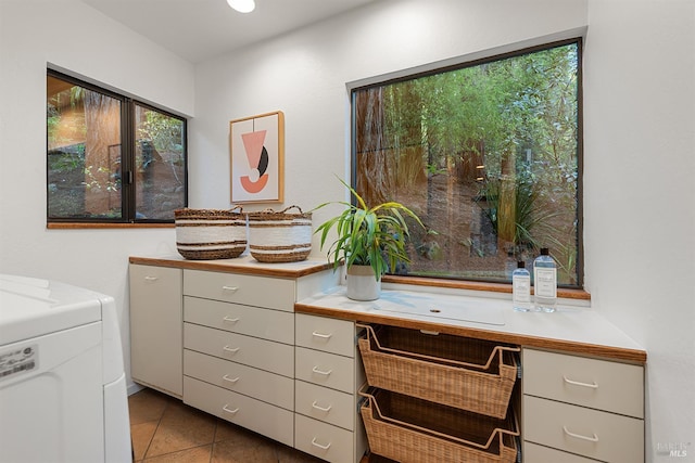 1655 Jonive Rd, Sebastopol, CA 95472 - office area featuring washer / clothes dryer and light tile patterned flooring