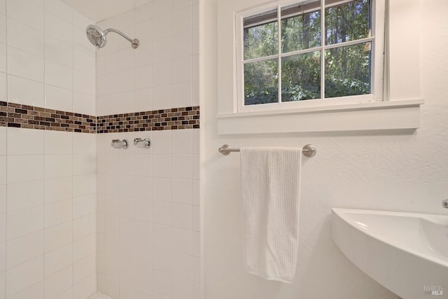 1423 Foothill Blvd, Calistoga, CA 94515 - full bath featuring tiled shower and a sink