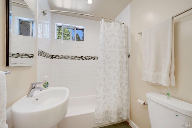 1423 Foothill Blvd, Calistoga, CA 94515 - bathroom with toilet, shower / tub combo with curtain, a sink, and baseboards
