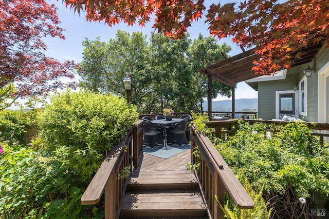15 Upland Ln, Novato, CA 94945 - deck with outdoor dining space