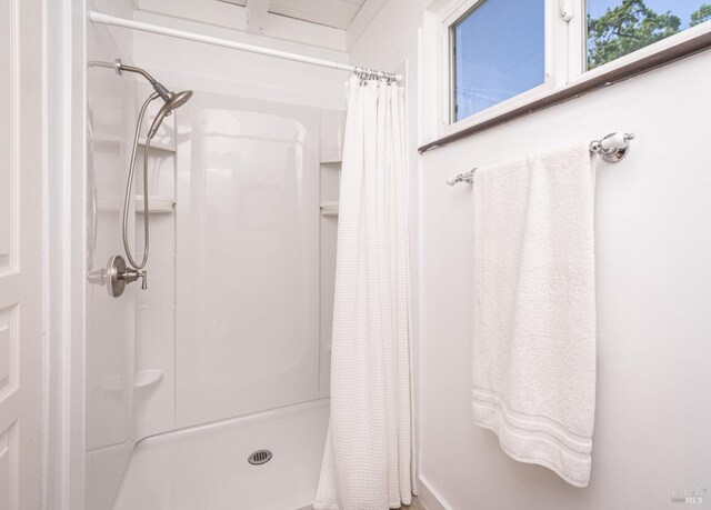 1114 Mount George Ave, Napa, CA 94558 - bathroom featuring a shower with curtain