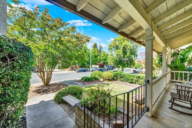 3265 Arroyo Dr, Fairfield, CA 94533 - view of covered porch