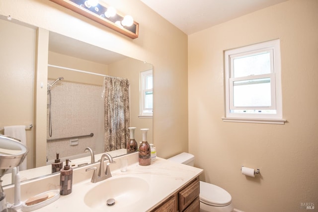 2698 Reuben Ct, Napa, CA 94558 - bathroom with toilet, plenty of natural light, vanity, and a shower with curtain