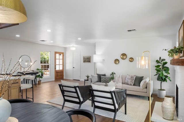 1109 Broadmoor Dr, Napa, CA 94558 - living room featuring light wood finished floors, recessed lighting, and baseboards