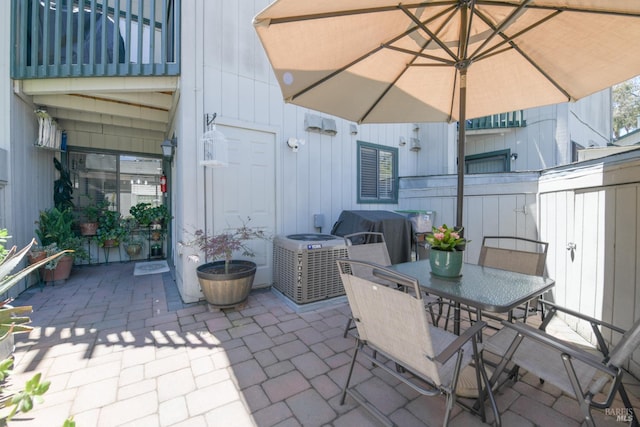 433 Freeway Dr, Napa, CA 94558 - view of patio with outdoor dining area and central air condition unit