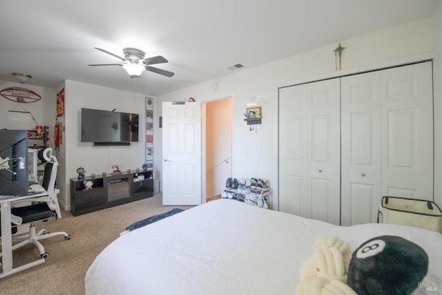 433 Freeway Dr, Napa, CA 94558 - carpeted bedroom with a closet and a ceiling fan