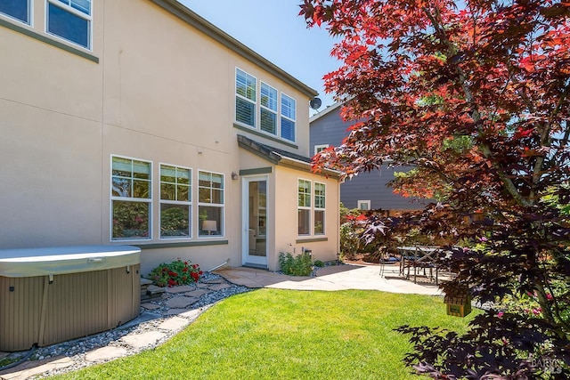 4 San Pablo Ct, Novato, CA 94949 - back of property featuring a patio area, stucco siding, a hot tub, and a yard
