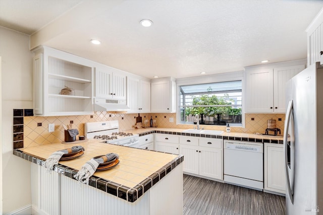 632 E K St, Benicia, CA 94510 - kitchen with white appliances, under cabinet range hood, tile countertops, a peninsula, and recessed lighting
