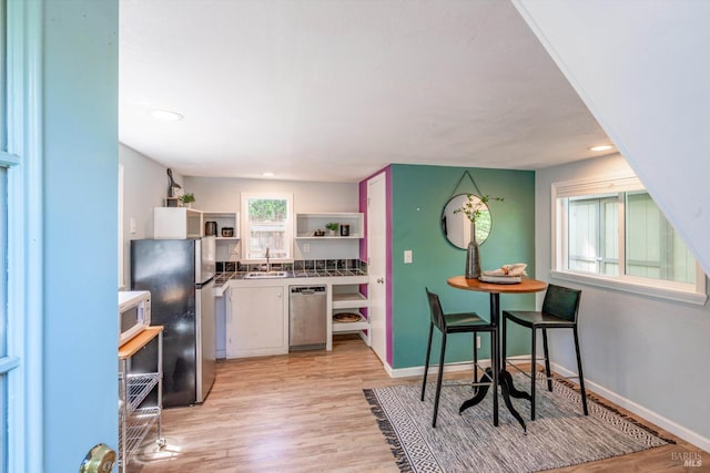 632 E K St, Benicia, CA 94510 - kitchen featuring open shelves, appliances with stainless steel finishes, a sink, light wood finished floors, and recessed lighting