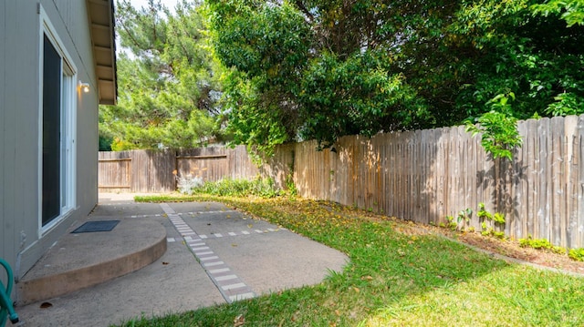 1191 Araquipa Ct, Vacaville, CA 95687 - fenced backyard with a patio area