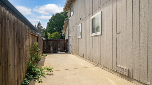 1191 Araquipa Ct, Vacaville, CA 95687 - view of side of home with a patio and a gate