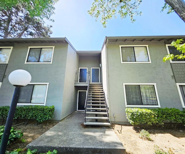 900 Cambridge Dr Unit 122, Benicia, CA 94510 - view of front of property with stairway and stucco siding