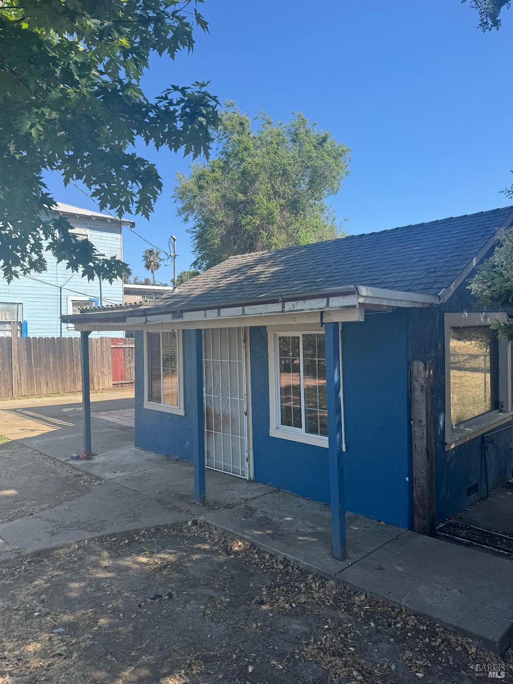 153 Idora Ave, Vallejo, CA 94591 - view of front facade featuring a shingled roof and stucco siding