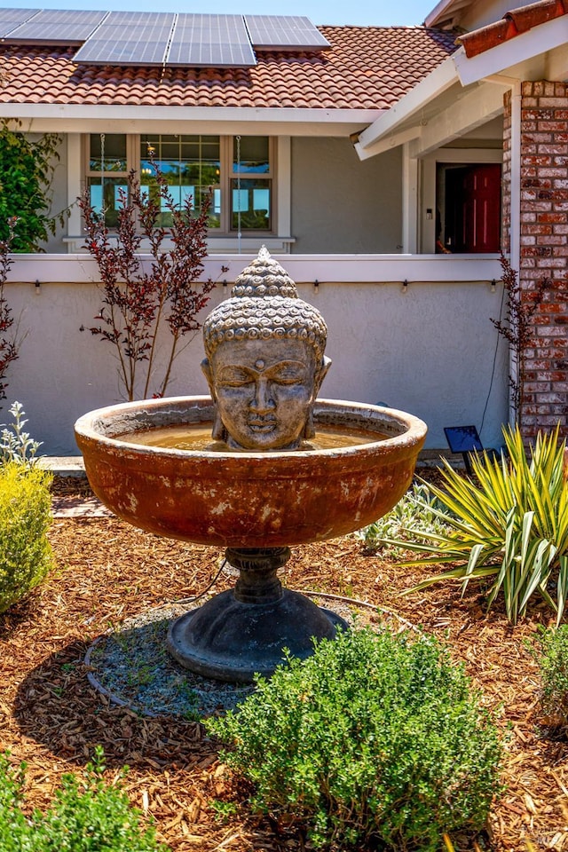 12 Maidu Ct, Napa, CA 94558 - exterior view of a tile roof