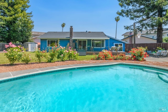 914 Cottonwood Ct, Petaluma, CA 94954 - view of pool featuring a deck