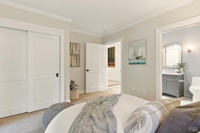 119 Marguerite Ave, Mill Valley, CA 94941 - bedroom featuring light carpet, crown molding, a closet, ensuite bath, and baseboards