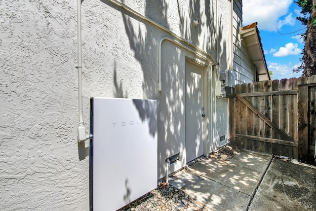 3327 Colonial Ct, Fairfield, CA 94534 - view of side of home with stucco siding and a gate