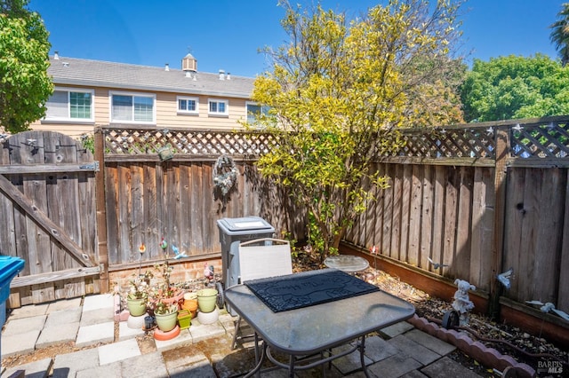 710 Daniels Ave, Vallejo, CA 94590 - fenced backyard with a patio