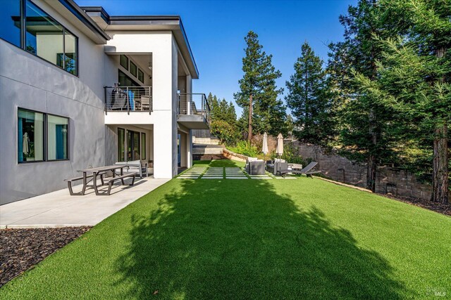 1994 W Bristlecone Ct, Santa Rosa, CA 95403 - view of yard featuring a patio and a balcony