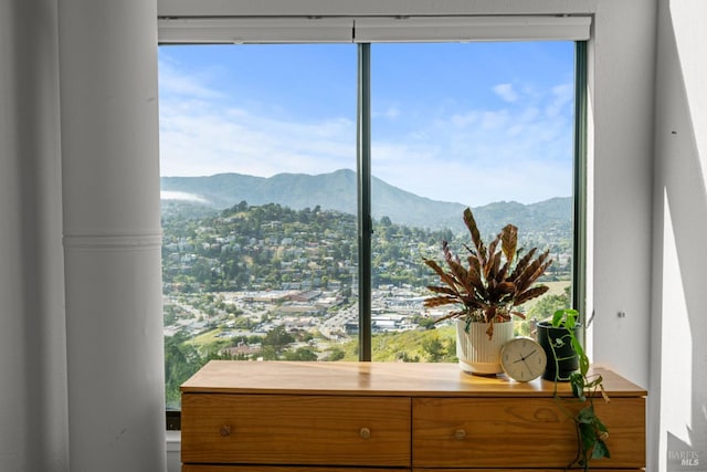 402 Donahue St, Sausalito, CA 94965 - detailed view of a mountainous background