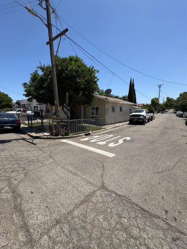 612 Union St, Isleton, CA 95641 - view of front facade with a fenced front yard