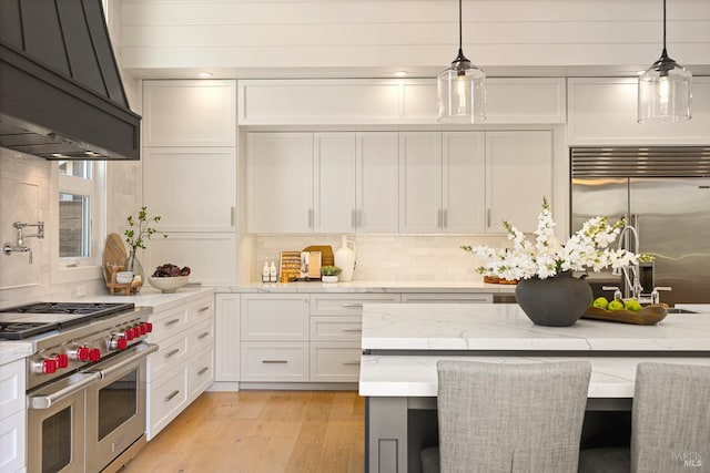 943 Appleridge Pl, Fairfield, CA 94534 - kitchen with high quality appliances, decorative backsplash, light wood finished floors, pendant lighting, and white cabinets