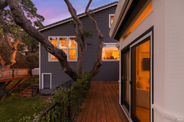 943 Appleridge Pl, Fairfield, CA 94534 - deck at dusk with stairway