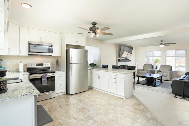481 Chelsea Way, Fairfield, CA 94533 - kitchen featuring appliances with stainless steel finishes, a ceiling fan, a peninsula, and open floor plan