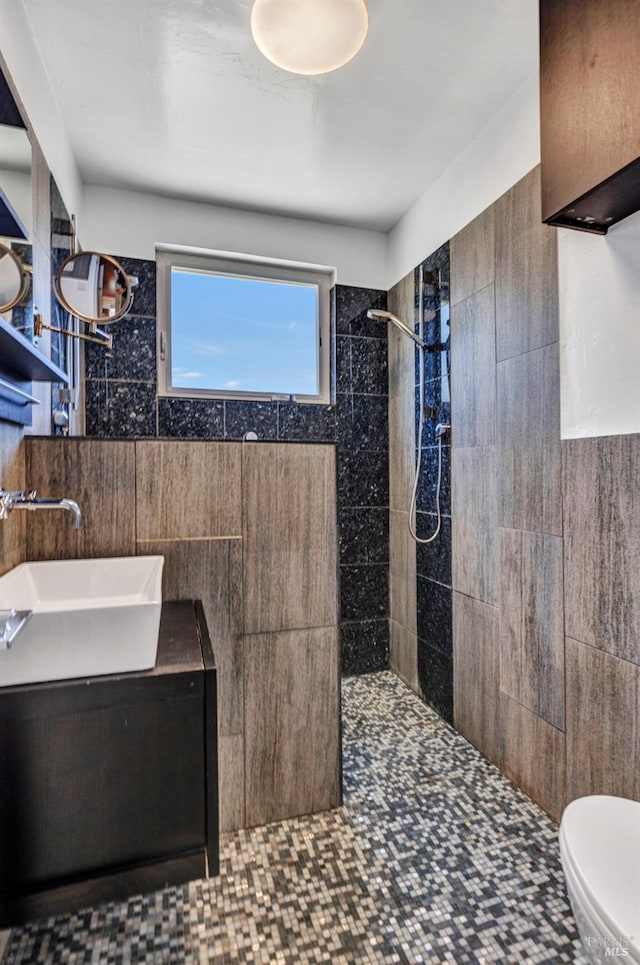 600 Buss Ave, Vallejo, CA 94591 - bathroom with tiled shower, toilet, vanity, and tile walls