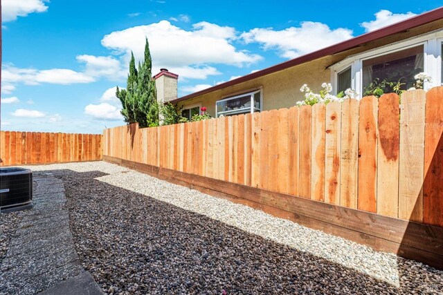 225 Riverview Dr, Vallejo, CA 94589 - view of yard featuring central AC