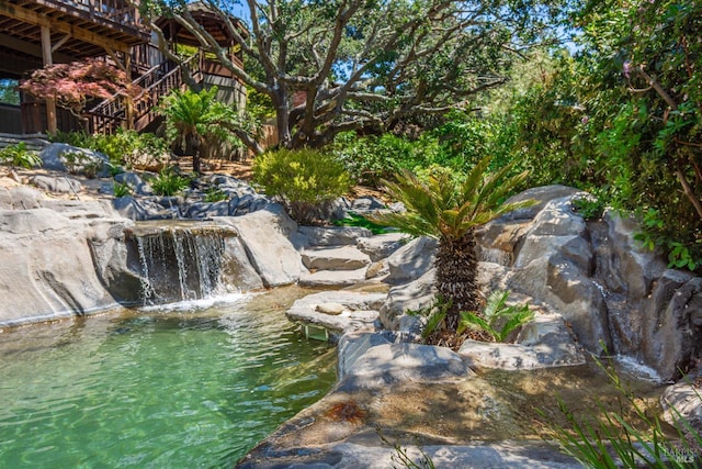 1043 La Quinta Ct, Napa, CA 94559 - exterior view of stairs and a small pond