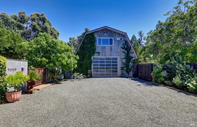 1067 Darms Ln, Napa, CA 94558 - view of front facade featuring a gambrel roof, gravel driveway, and an attached garage
