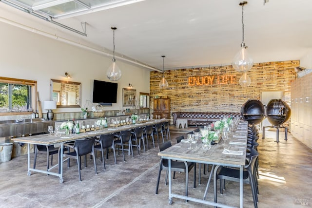 1067 Darms Ln, Napa, CA 94558 - dining area with finished concrete flooring