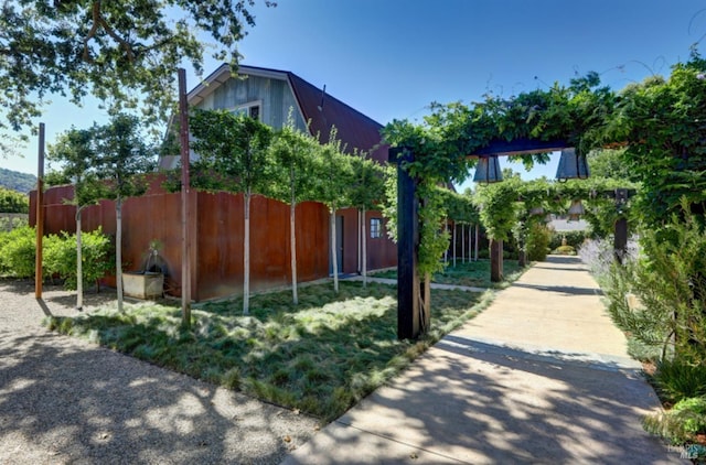 1067 Darms Ln, Napa, CA 94558 - view of yard